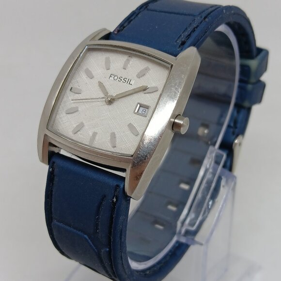 Fossil JR-8938 Women's 30mm x 28 mm Silver S/Steel Swiss Quartz Date Watch - Picture 1 of 11
